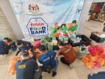 Ihsan Foodbank: Food assistance for the local community.