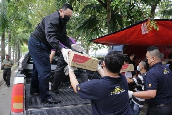 Prepared meal assistance: Food contributions during Chinese New Year.